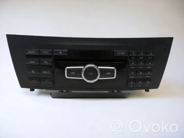 Mercedes-Benz C W204 Unité principale radio / CD / DVD / GPS A2049003211