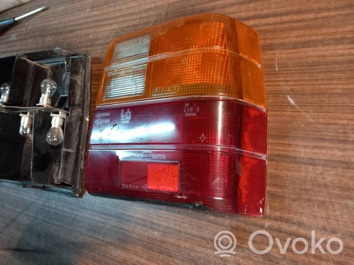 Fiat Uno Задний фонарь в кузове 298080
