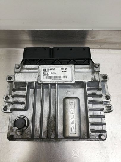 Chevrolet Cruze Dzinēja vadības bloks 25187593