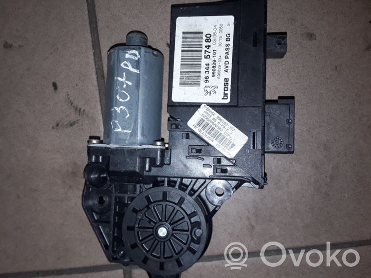 Peugeot 307 Moteur de lève-vitre de porte avant 9634457480