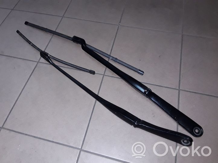 BMW M5 F90 Front wiper blade arm 7474830