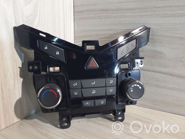 Chevrolet Cruze Climate control unit 