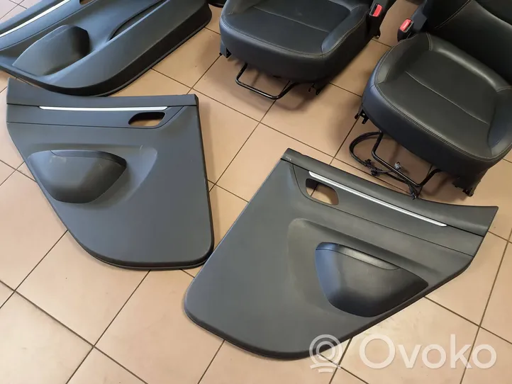 Dacia Spring Set di rivestimento sedili e portiere 