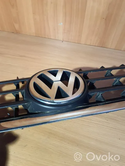 Volkswagen Touran I Grille de calandre avant 1T0853653