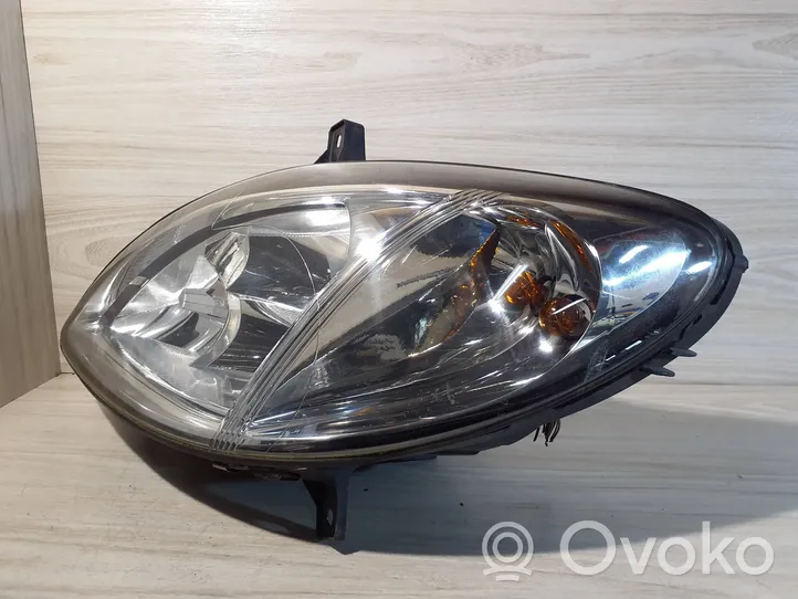 Mercedes-Benz Vito Viano W639 Lampa przednia 24670300LI