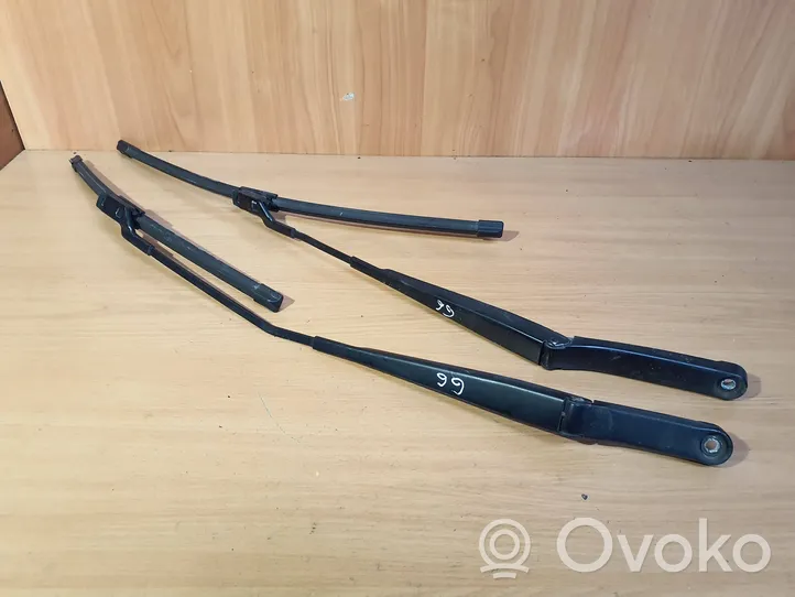 Volkswagen Golf VI Front wiper blade arm 101955410