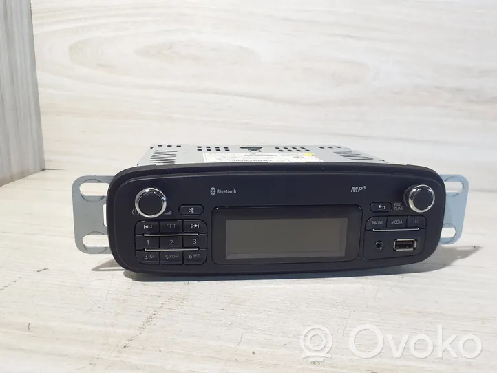 Renault Clio IV Radio/CD/DVD/GPS-pääyksikkö 281154149R