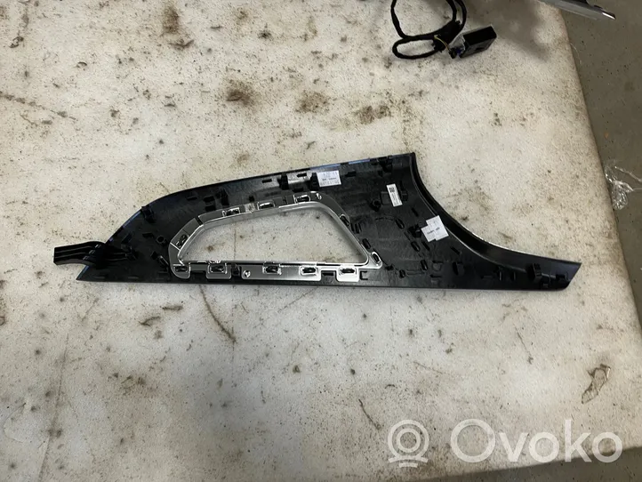 Audi Q7 4M Barra di rivestimento della portiera anteriore 4M8867439