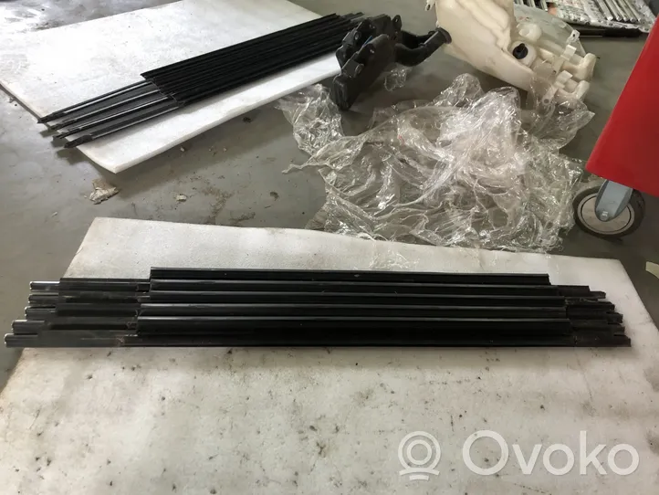 Audi Q5 SQ5 Moulures des vitres de la porte arrière 8R0853764