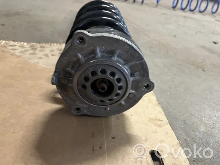 Audi Q7 4M Etuiskunvaimennin 4M0031T