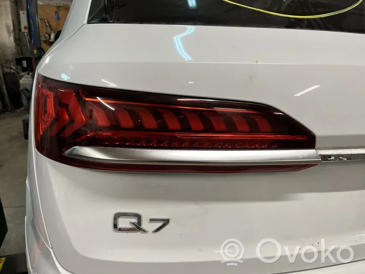 Audi Q7 4M Galinių žibintų komplektas 4M0945094