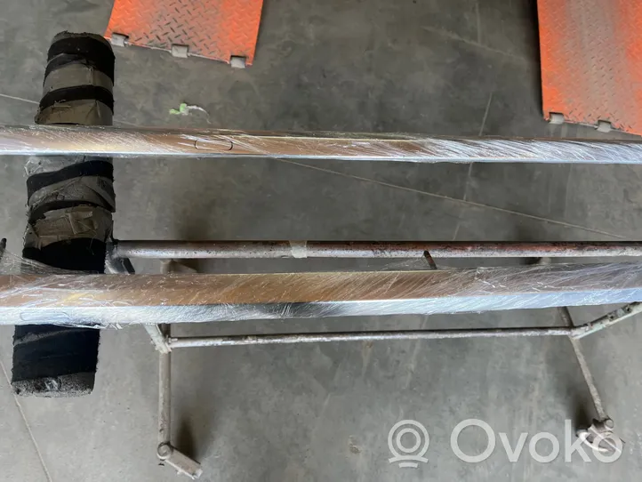 Audi Q7 4M Roof transverse bars on the "horns" 4M0860021D