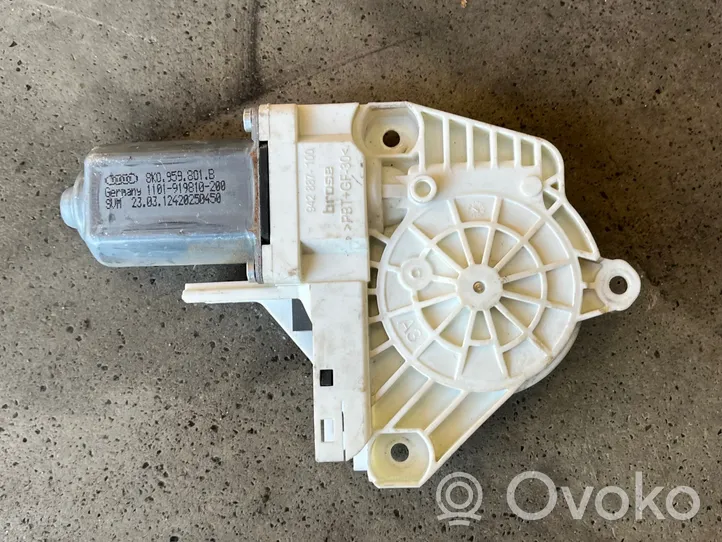 Audi Q5 SQ5 Varikliukas priekinio langų pakėlėjo 8K0959801B