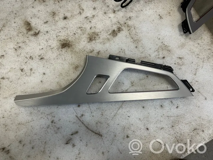 Audi Q7 4M Barra di rivestimento della portiera anteriore 4M0867101L