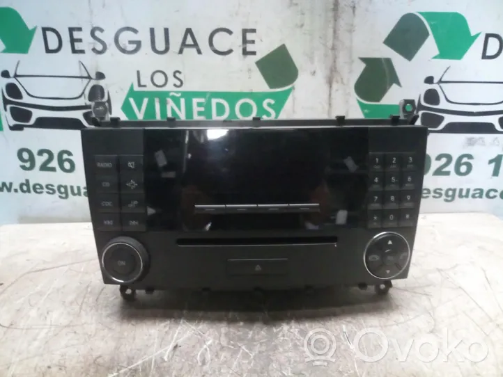 Mercedes-Benz C W203 Unité principale radio / CD / DVD / GPS A2038704589