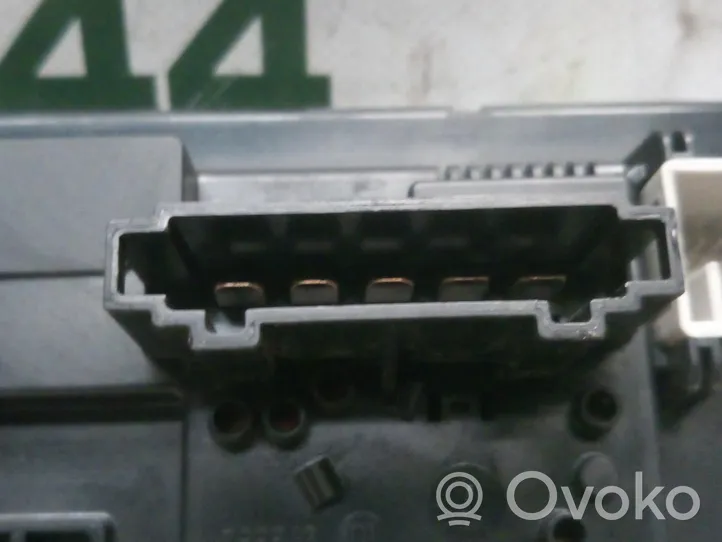 Volkswagen Jetta I Climate control unit 1K8907426K