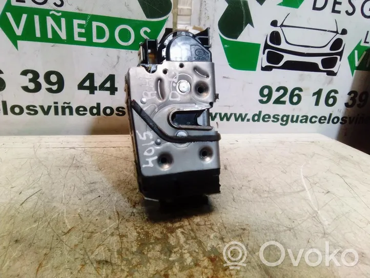 Mercedes-Benz A W176 Serratura portiera anteriore A1667200435