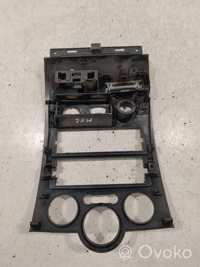 Renault Megane II Radion/GPS-laitteen pääyksikön kehys 8200501118