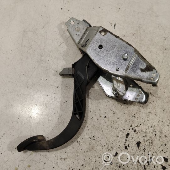 Opel Astra H Clutch pedal 