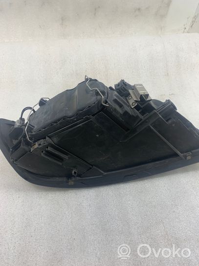 Volvo V50 Phare frontale 0301198200