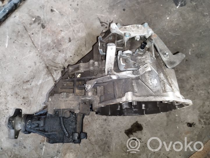 Nissan Qashqai+2 Mechaninė 6 pavarų dėžė JG75E