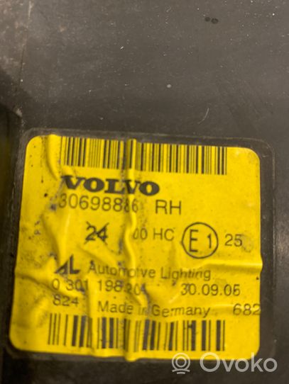 Volvo V50 Lampa przednia 30698886