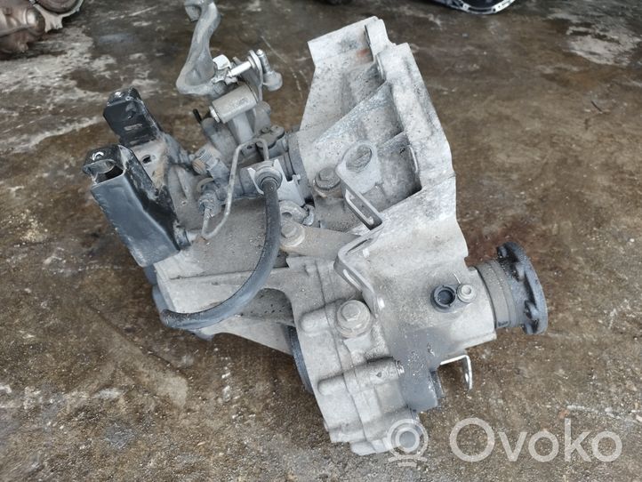 Volkswagen Polo IV 9N3 Mechaninė 5 pavarų dėžė JJL