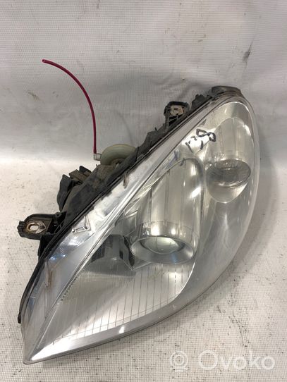 Mercedes-Benz B W245 Lampa przednia A1698201761