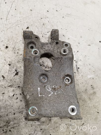 Ford Focus A/C compressor mount bracket C4004653SE