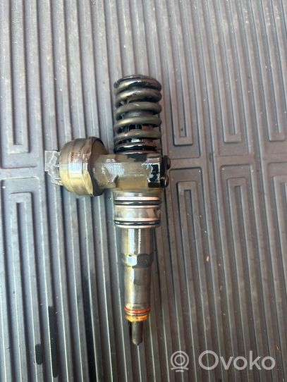 Volkswagen Polo IV 9N3 Injecteur de carburant 038130073BP