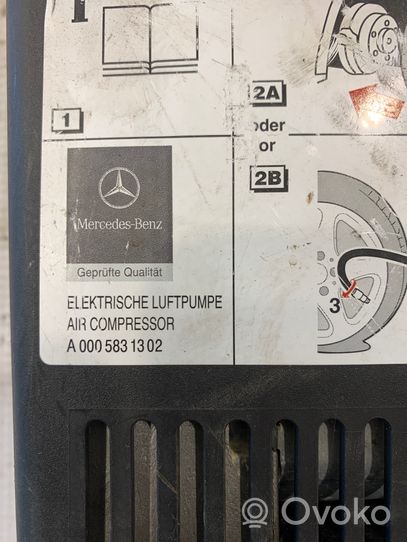 Mercedes-Benz C W203 Kompresor do opon A0005831302