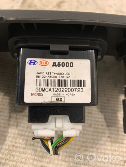 Hyundai i30 Connettore plug in AUX 96120A5000