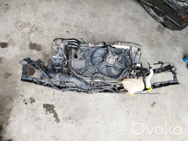 Opel Corsa D Jäähdyttimen kehyksen suojapaneeli 877660010