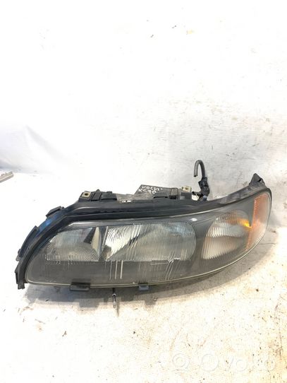 Volvo XC70 Phare frontale 8620688