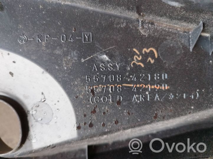 Toyota RAV 4 (XA40) Rivestimento del tergicristallo 5575142030
