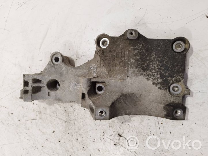 Volkswagen PASSAT B6 Soporte del alternador 038903143af