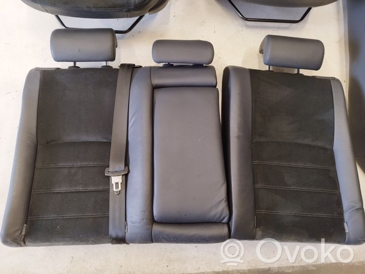 Toyota Avensis T270 Sitze komplett 
