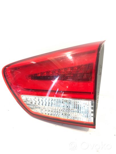 KIA Carens III Lampy tylnej klapy bagażnika 92404A4