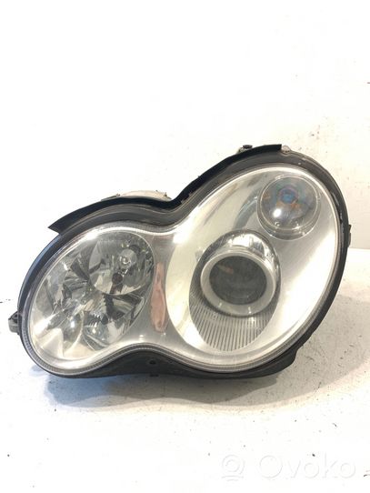 Mercedes-Benz C W203 Lampa przednia A2038203761