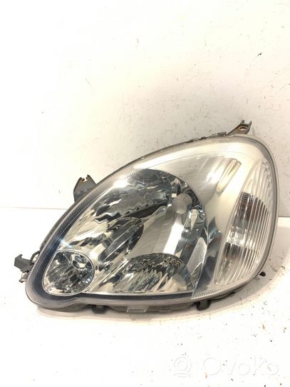 Toyota Yaris Lampa przednia 811500D081