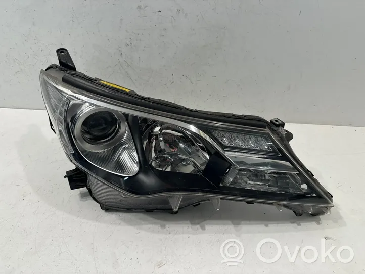 Toyota RAV 4 (XA40) Lampa przednia 