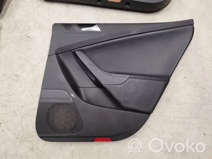 Volkswagen PASSAT B6 Kit garniture de panneaux intérieur de porte 
