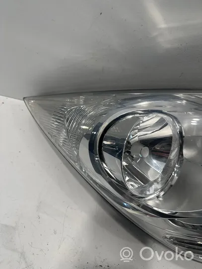 KIA Venga Headlight/headlamp 921021P000