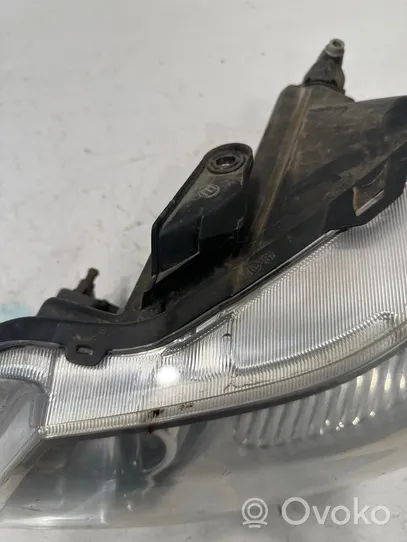 Suzuki SX4 Lampa przednia 10016684