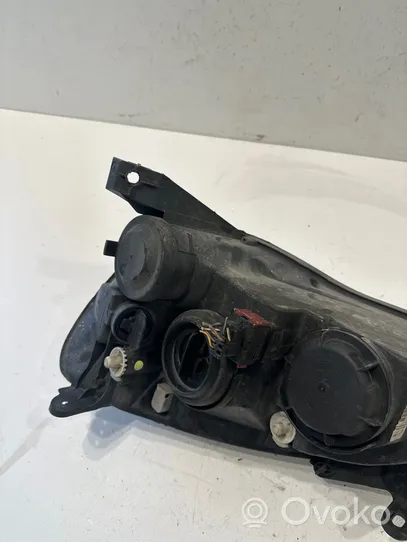 Opel Corsa C Lampa przednia 13115007