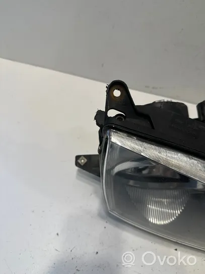 Toyota Avensis T220 Headlight/headlamp 