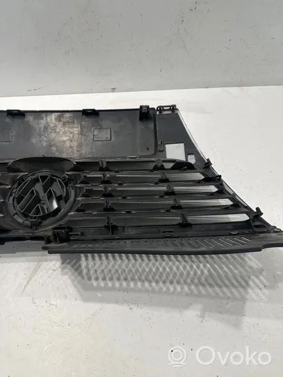 Volkswagen PASSAT B6 Front bumper upper radiator grill 3C0853651D