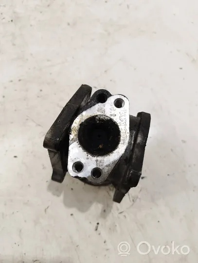 Volkswagen Touran I EGR valve 038129637