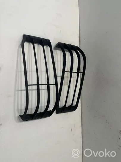 Land Rover Discovery Front bumper upper radiator grill 