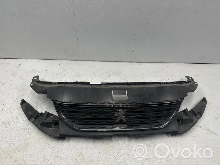 Peugeot Rifter Grille calandre supérieure de pare-chocs avant 50143179